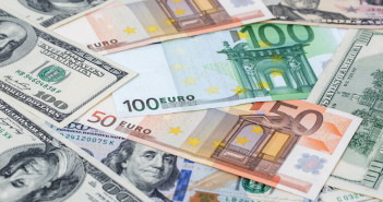 Dollar retreats on profit taking, Euro rebounds on Qatar aid to Turkey