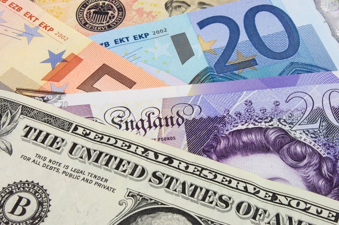 Week Ahead | Dollar gains on Euro Political Distress & Fed's Bullish Outlook