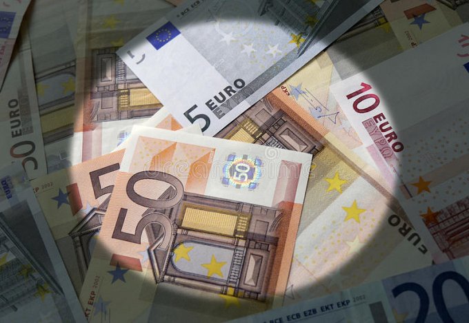Economic Data and Geo-Politics Put the EUR in the Spotlight